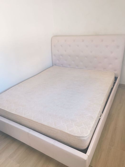 Cama queen size rosa