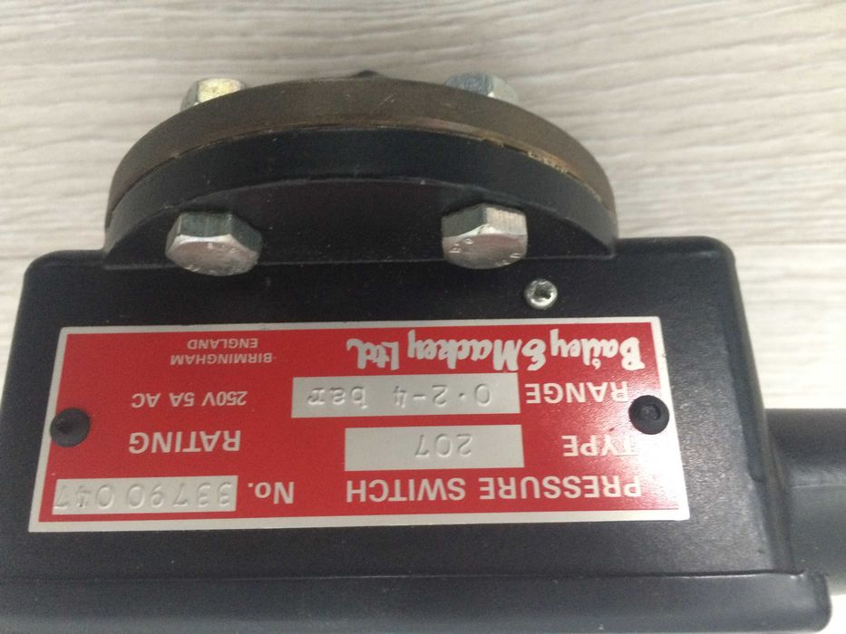 Przełącznik ciśnieniowy 207.