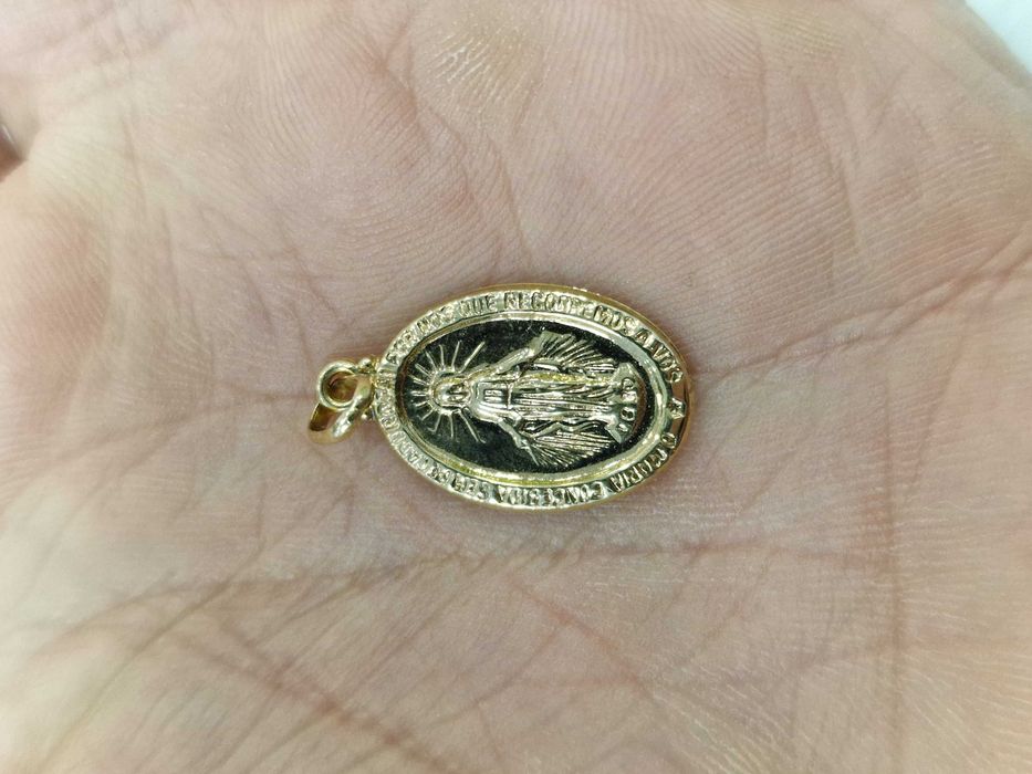 Złoty wisiorek/ medalik/ 585/ 1.39 gram/ nowoczesny