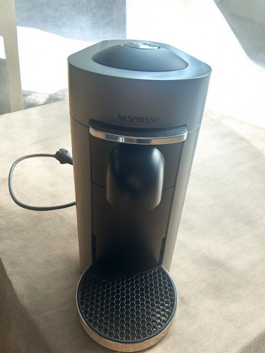 Máquina de Café Nespresso Vertuo Plus446829415409264645