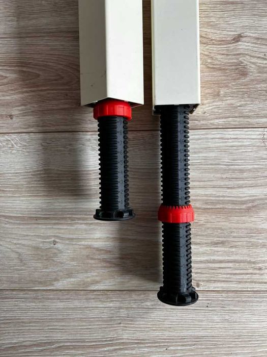 Biurko 140x80 Kinnarps / metalowa rama i nogi / regulacja 0-20 cm