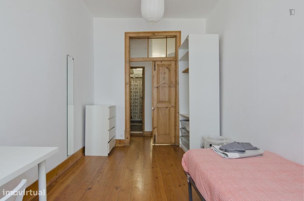 Quarto - localizado em Santa Apolónia Lisbon