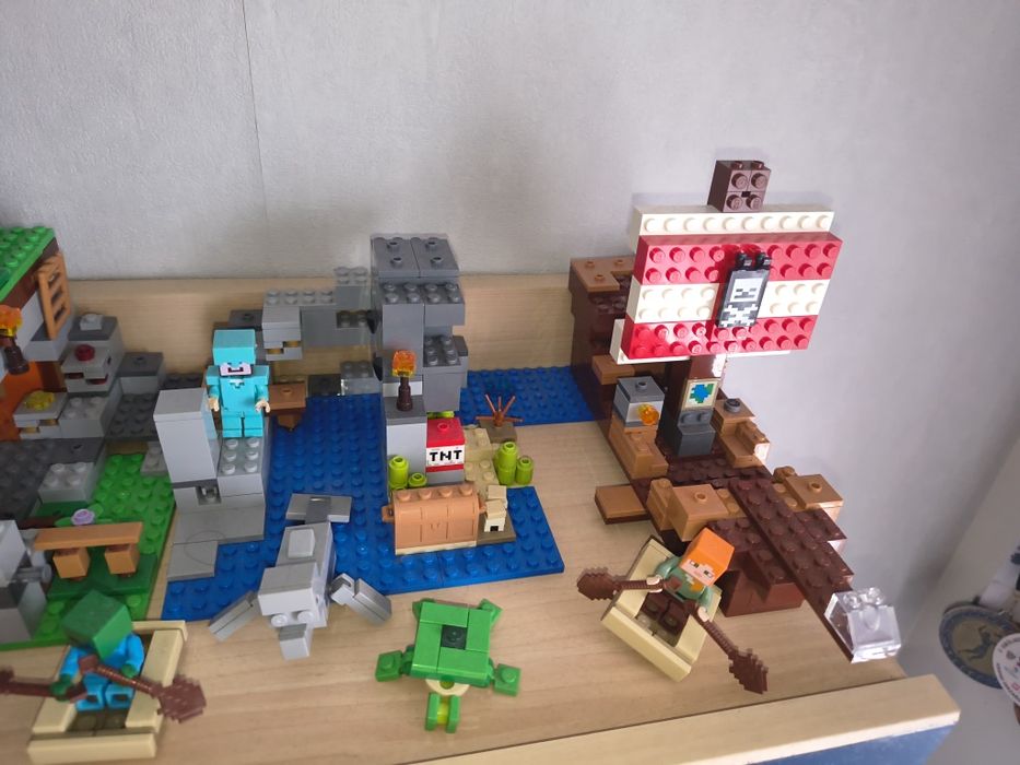 10 zestawów LEGO Minecraft
