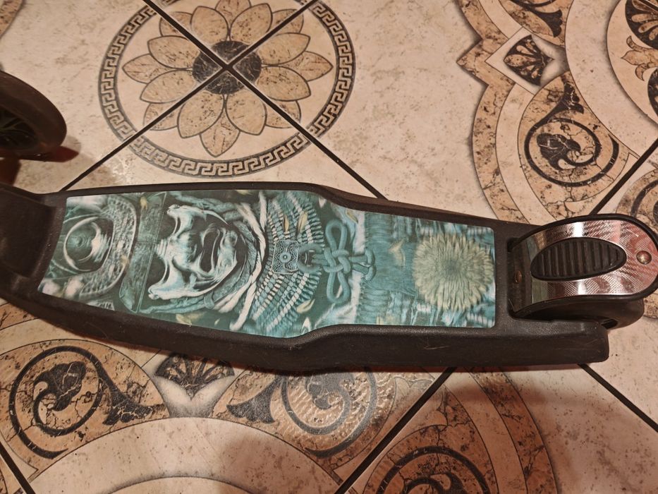 Hulajnoga trójkołowa LED