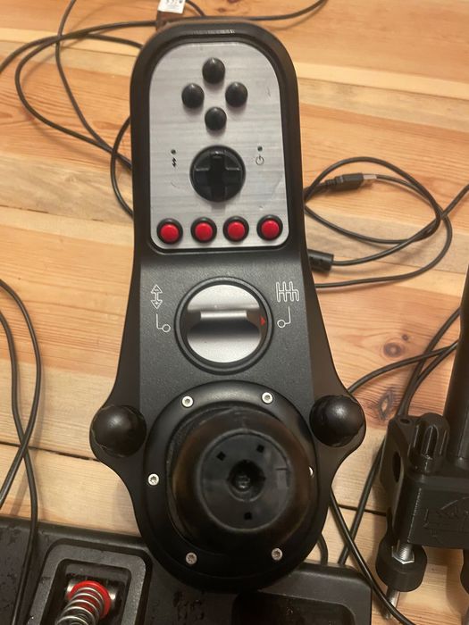 Kierownica thurstmaster t300 + hydrołapa + shifter logitech g25
