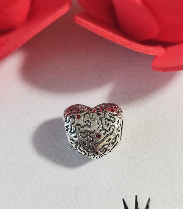 Charm's Keith Haring Love Art People serce S925