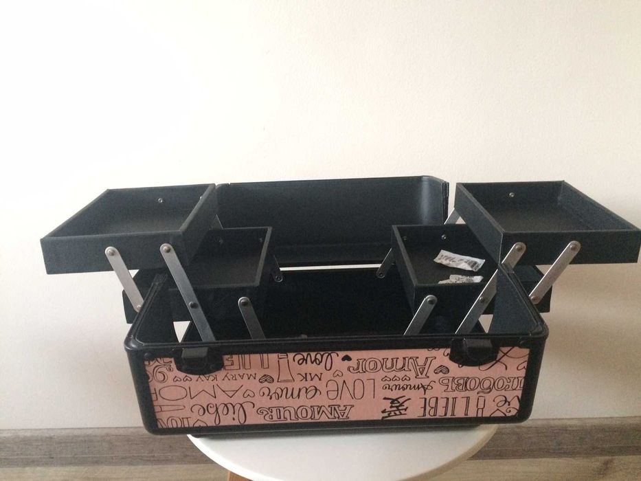 kuferek na kosmetyki Mary Kay