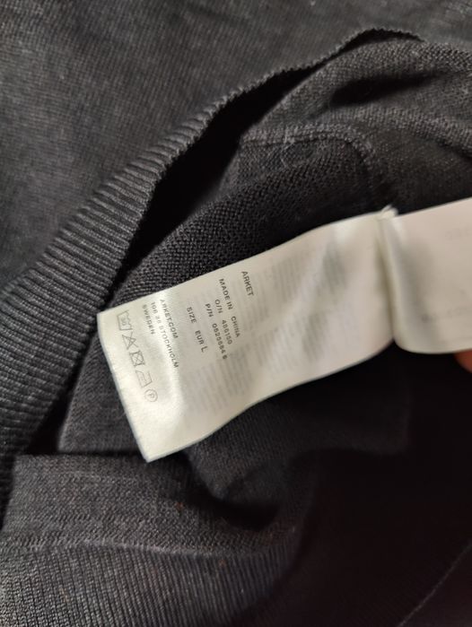 Super wełniany klasyczny sweterek ARKET rozm L