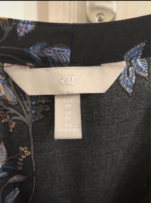 Sukienka czarna z kwiatami h&m