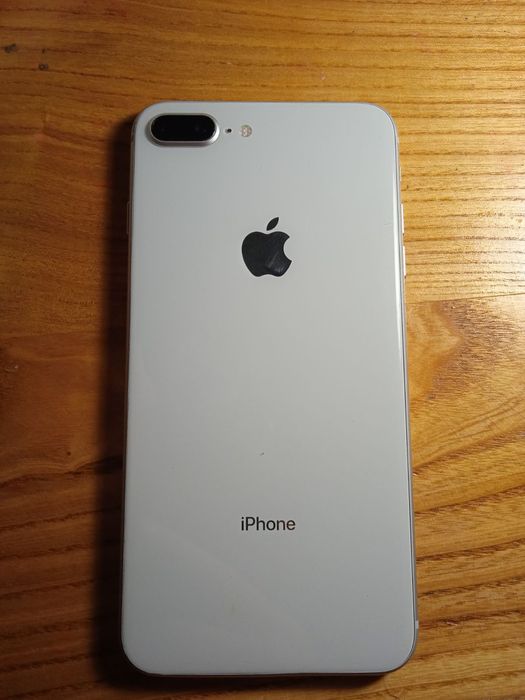 Продам айфон 8 +