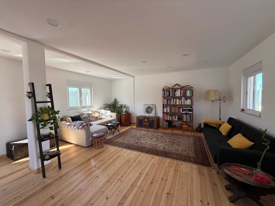 ALUGO casa T2 com jardim em Fernão Ferro de Novembro a Junho