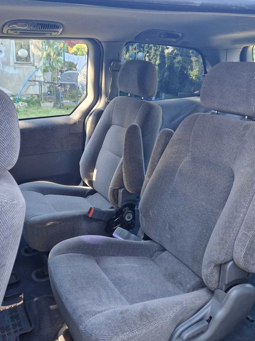 Kia Carnival van