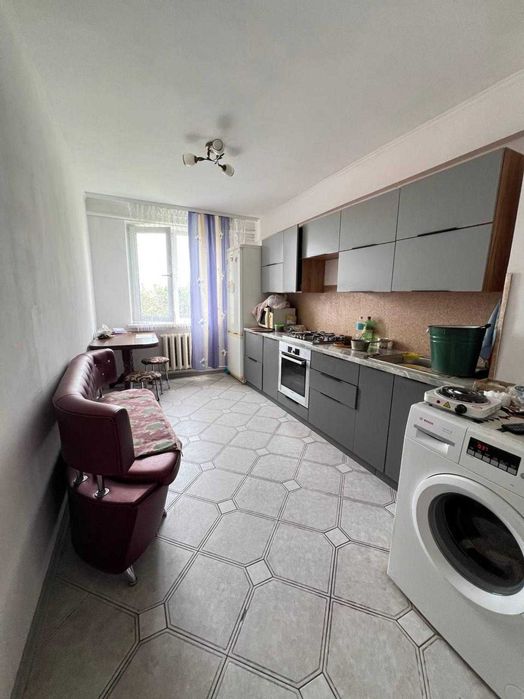 2-кімнатна з ремонтом, меблями і технікою — заїжджай і живи