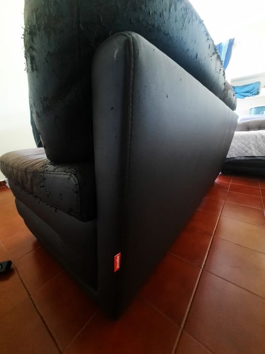 Sofá castanho usado para dar. APENAS UM