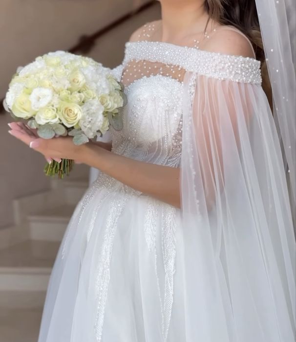 Продам весільну сукню