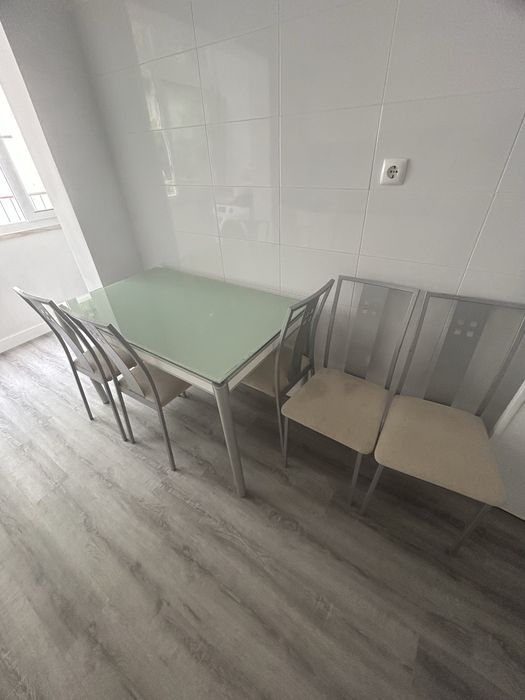 mesa de vidro e 5 cadeiras (baixa de preço)
