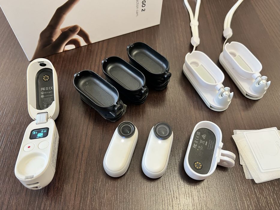 Dwie Kamery Sportowe Insta360 GO 2 plus akcesoria i ładowarka GO2