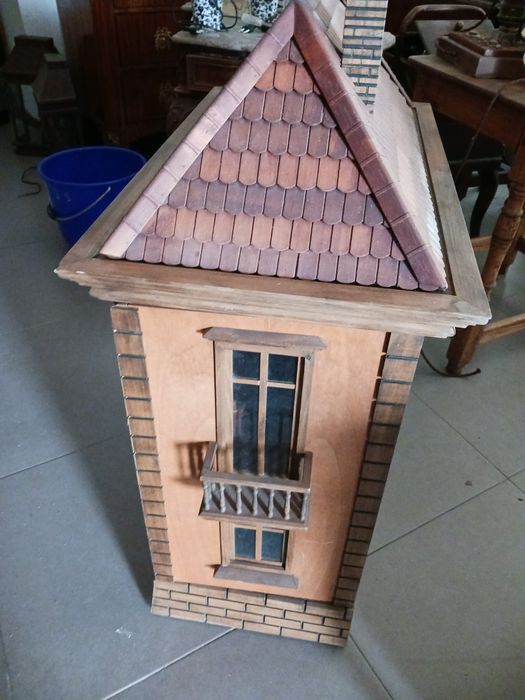 Casa de bonecas Suiça com miniaturas originais