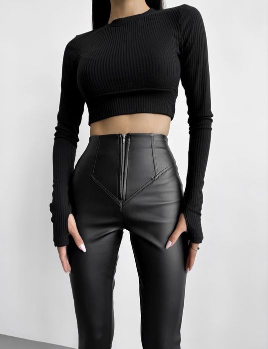 Лосини з еко шкіри з карманами і строчками з імітаціею білизни р-р М