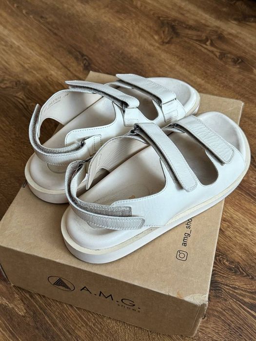 Сандалі бежеві a.m.g. shoes