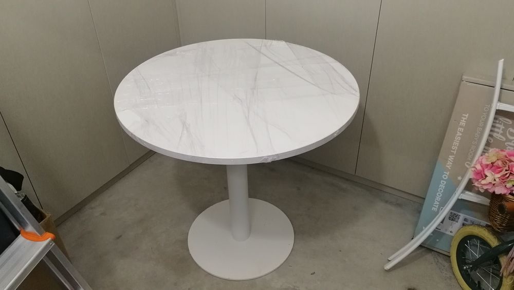 Selling Boa Safra Dining Table