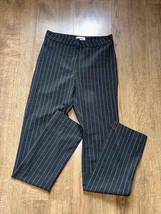 Spodnie eleganckie proste weekday