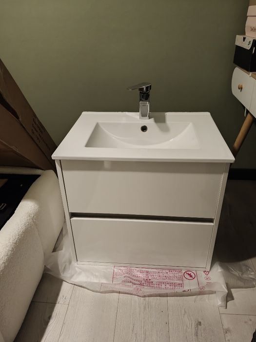 Szafka łazienkowa 60 cm z umywalką i baterią