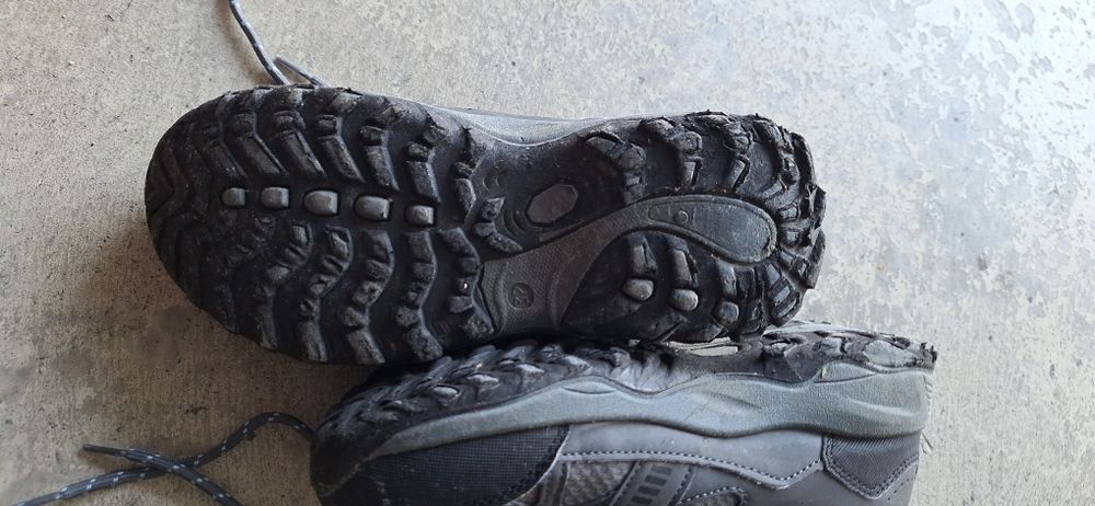 Bota caminhada, trabalho como nova