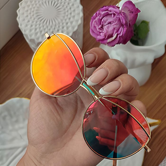 Стильні жіночі окуляри в металічний оправі