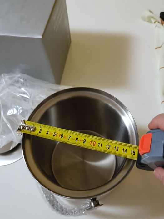 Balde Gelo - Aço inoxidável 
Novo

Medidas:
Altura 15cm
Diâmetro 15cm