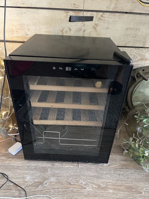 Cave de vinhos (usada)