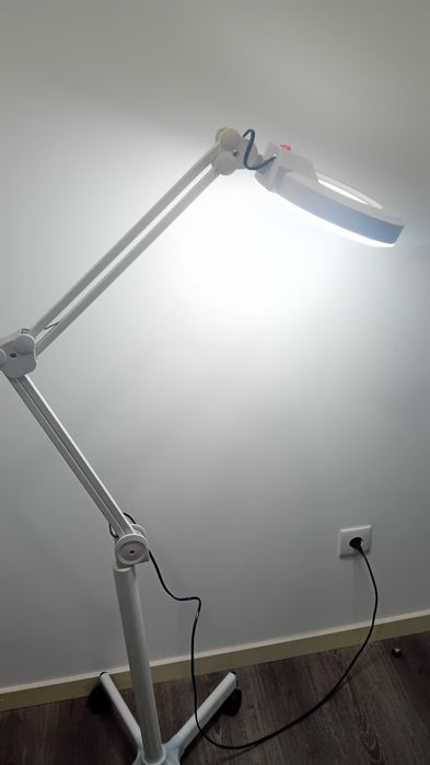Camdeiro de estetica Lupa