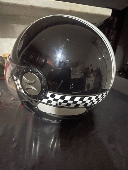 Capacete preto e branco L