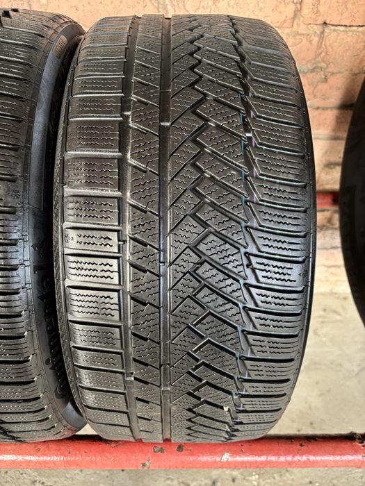 Пара зимових шин 225/35R18 Continental