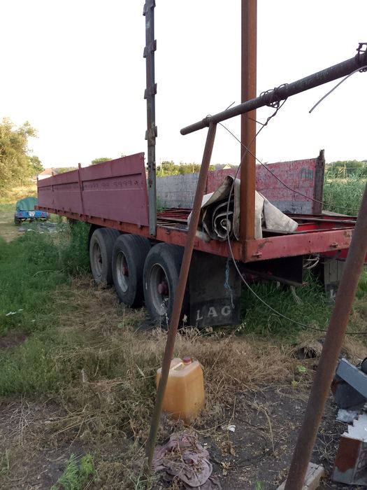 Напівпричіп LAG бортовий