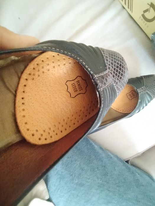 Sapatos de Salto Baixo em pele, "Horas Cómodas" N.º 36
