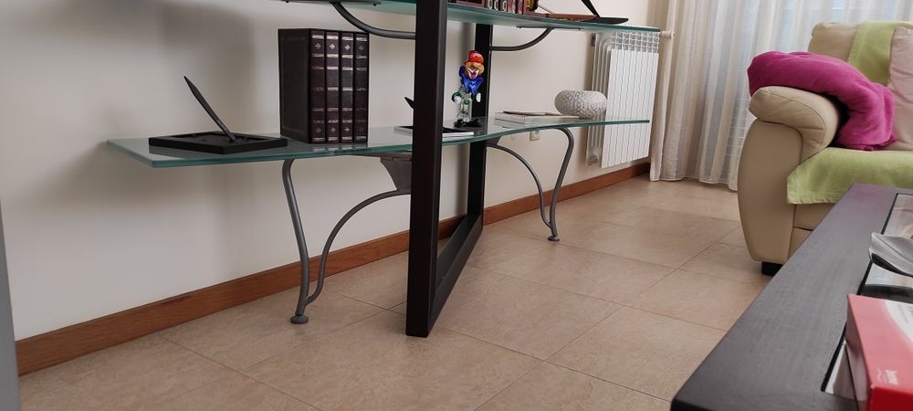 Estante/móvel com prateleiras vidro design