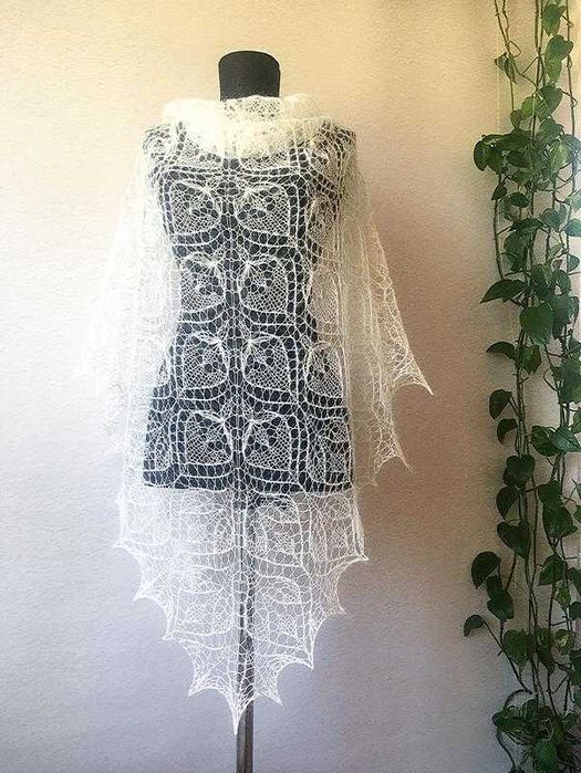 Ніжна біла шаль – вічний аксесуар для незабутніх моментів