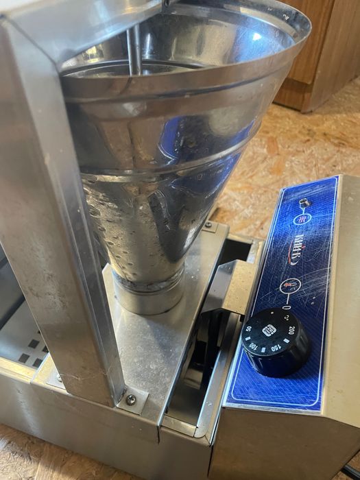 апарат для приготування пончиків 8000 грн