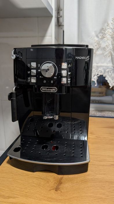 Máquina de Café DELONGHI Magnifica S