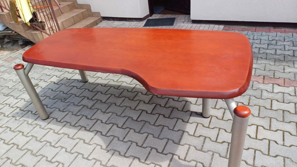 Solidny stół biurowy