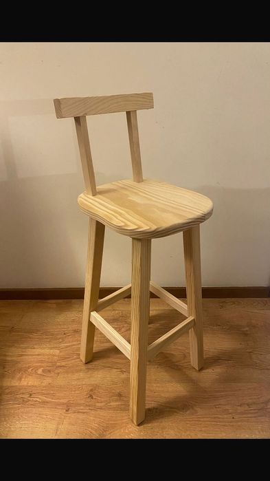 Banco Alto 70 cm de altura com encosto de madeira maciça