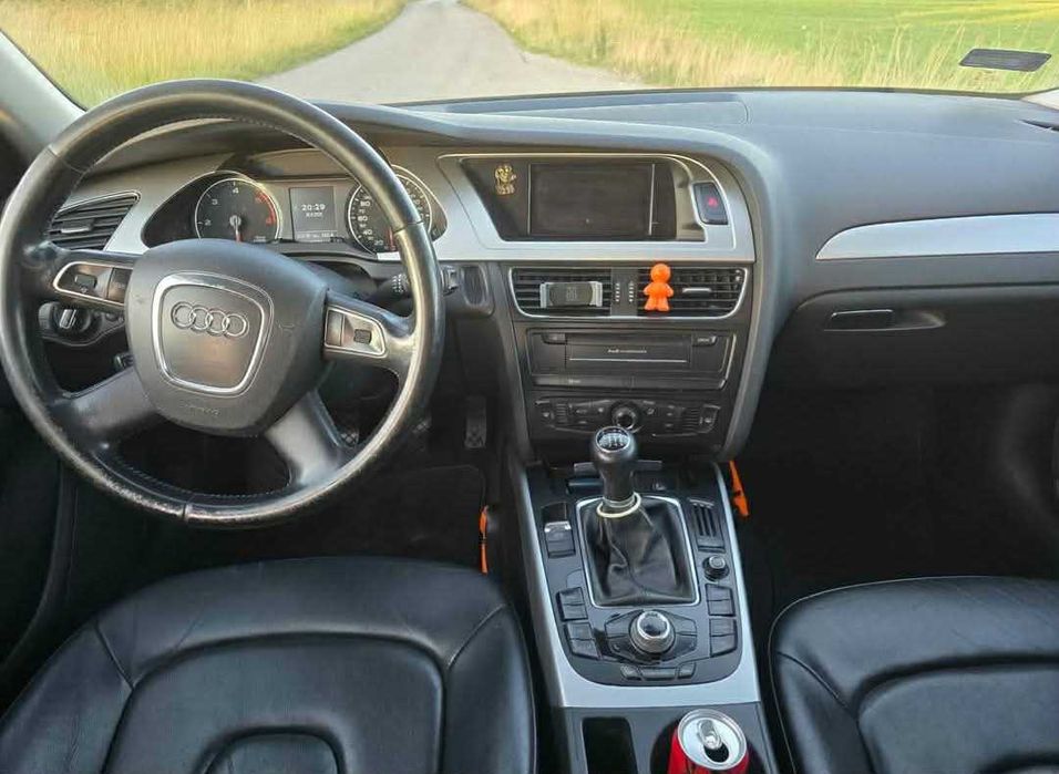 Samochod audi a4b8