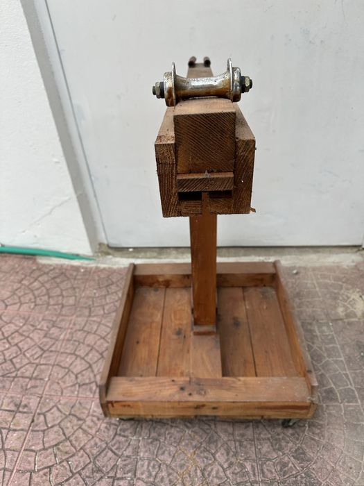 Cavalete ou suporte para manutenção de bicicletas