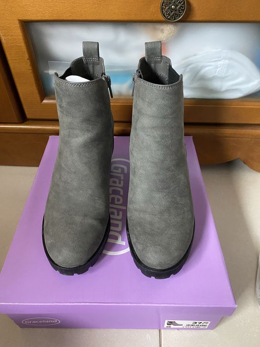 Botas Cinzentas da Graceland