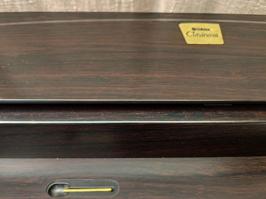 Órgão digital Yamaha clavinova