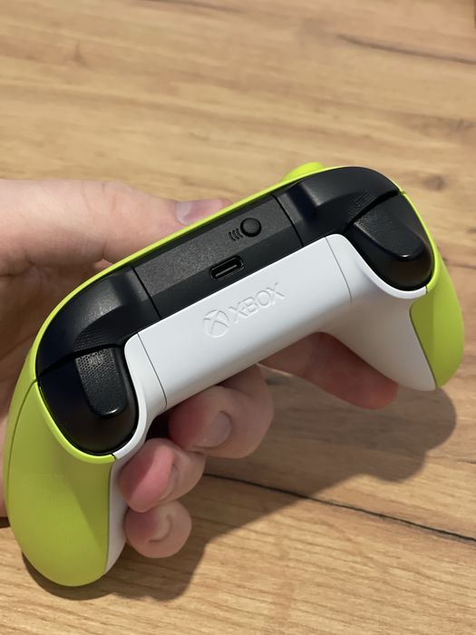 Геймпад Xbox Wireless Controller Electric Volt