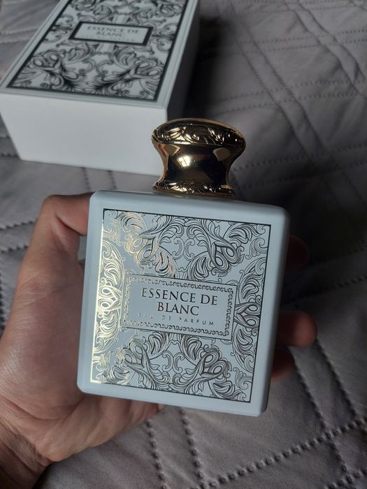 Essence de Blanc - French Avenue - Portes Grátis