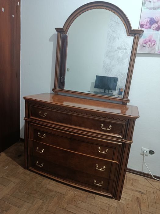 Cômoda com espelho