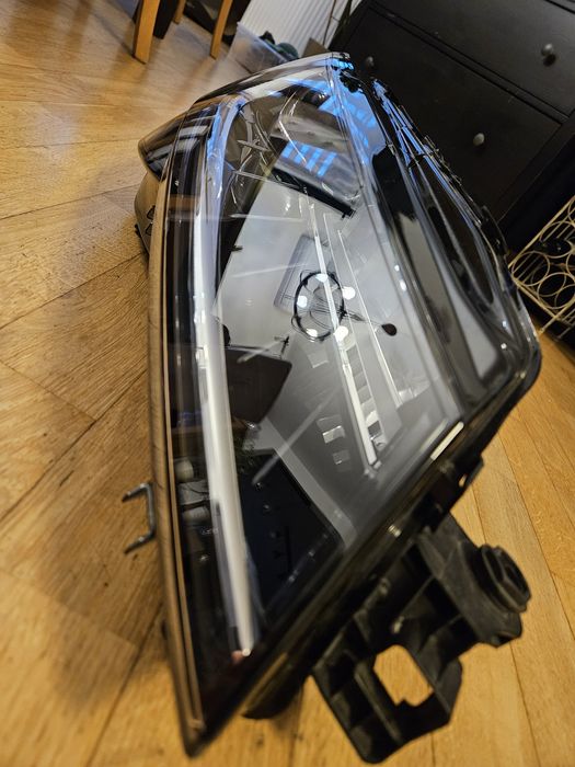 Lampa prawa LED Matrix SKODA SUPERB III